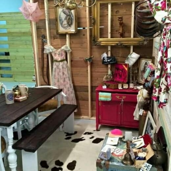 Meet your Posher, Hollie - Picture 2 of 6